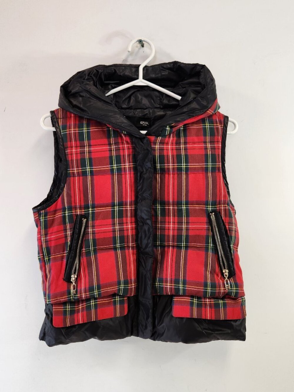 ERAL Red and Black Plaid Puffer Vest Korean Size 165/88A (US Womens S/M)